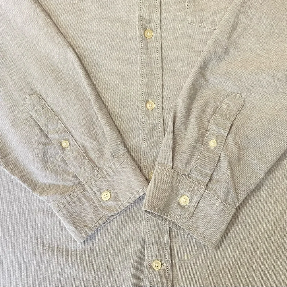 GAP Men's Light Gray Casual Button-Down Shirt